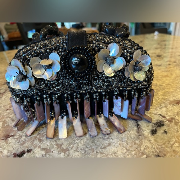 Unique, adorable black flower bead purse - Picture 2 of 5